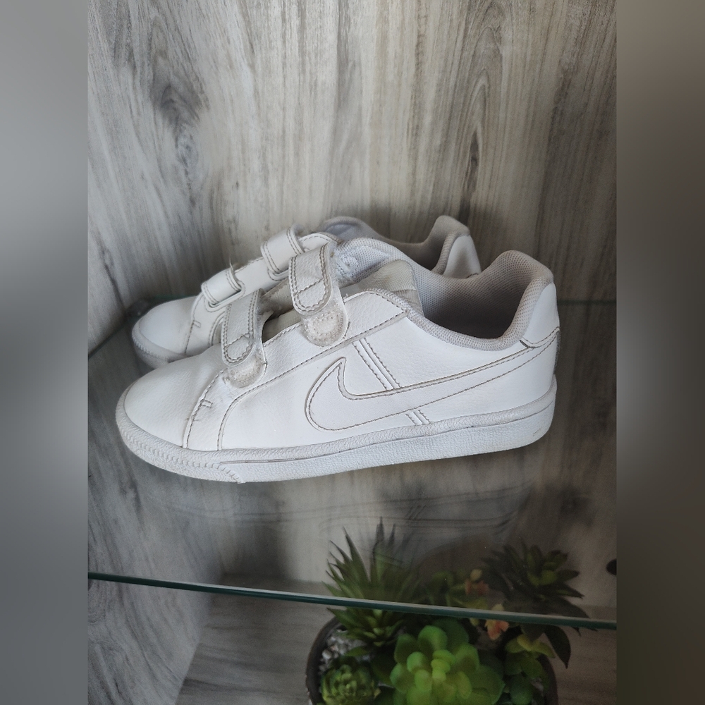 Nike White kids shoes SZ 1Y (20cm) used good condition